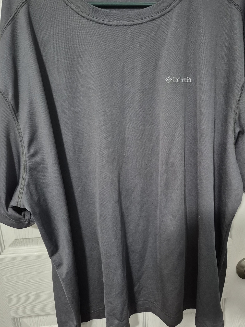 Columbia Men's Short-Sleeve Crew Tee in Charcoal Gray